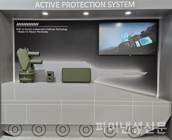 국제방산전시회 폴란드 MSPO 2025에서 최초로 공개한 한화시스템의 능동방호체계(APS) (사진=한화시스템)