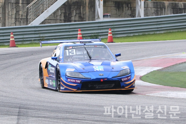 슈퍼레이스 5라운드가 열린 인제스피디움에서 오네 레이싱 이정우 선수의 05번 경주차가 질주하는 모습. (사진=황병우 기자)