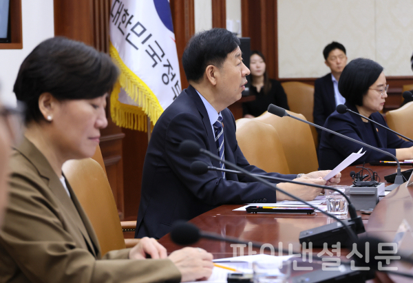 구윤철 부총리 겸 기획재정부 장관이 10일 서울 종로구 정부서울청사에서 열린 성장전략TF 겸 산업경쟁력강화 관계장관회의에서 발언하고 있다. /사진=연합뉴스