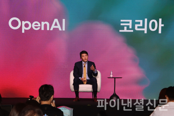 10일 OpenAI 코리아 출범 기념 기자간담회가 열린 서울특별시 광진구 파이팩토리 스튜디오에서 OpenAI 제이슨 권 CSO가 기자들의 질의에 답변하고 있다. (사진=황병우 기자)
