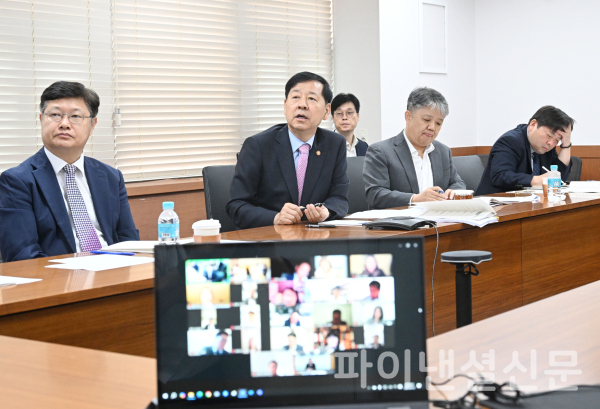 구윤철 부총리 겸 기획재정부 장관이 9월 12일 오전 서울 종로구 정부서울청사에서 화상으로 열린 '해외 주요국 재경관 회의'를 주재하고 있다. /사진=기재부