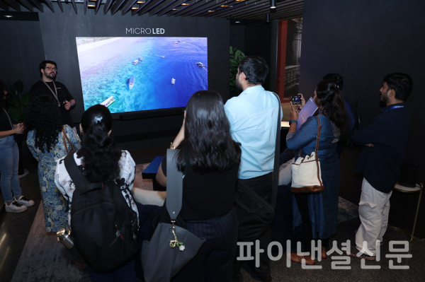 삼성전자가 인도 뭄바이에 위치한 삼성 BKC 플래그십 스토어에서 현지 미디어와 거래선을 대상으로 최신 'AI 홈'의 차별화된 고객 경험을 소개했다. (사진=삼성전자)
