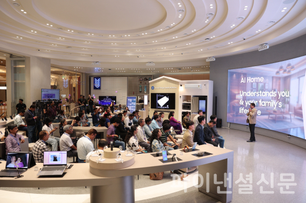 삼성전자는 제품의 성능과 사용성을 혁신하는 모바일 제품의 '갤럭시 AI', 영상 디스플레이 제품의 '비전 AI', 가전 제품의 '비스포크 AI'가 탑재된 다양한 신제품을 선보였다. (사진=삼성전자)