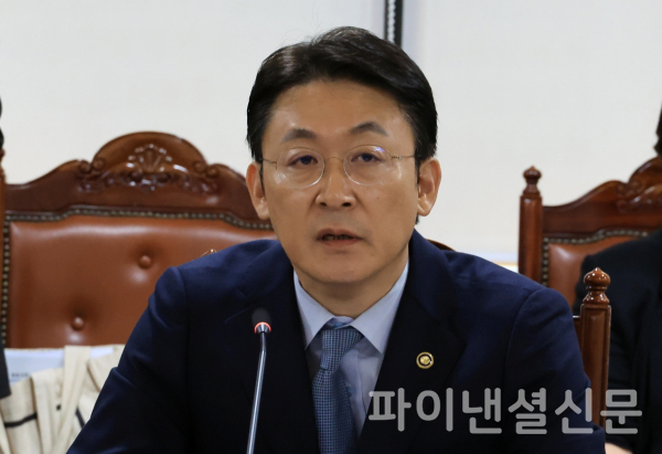 권대영 금융위원회 부위원장이 30일 서울 중구 명동 은행연합회관에서 열린 '산업 구조혁신 지원 금융권 협약식'에서 인사말을 하고 있다. (사진=연합뉴스)
