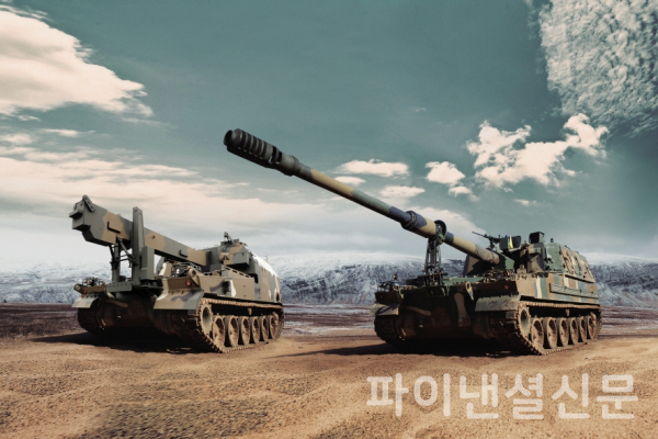 루마니아와 공급 계약을 맺은 한화에어로스페이스의 K9 자주포(오른쪽)와 K10 탄약운반차(왼쪽)의 모습. (사진=한화에어로스페이스)
