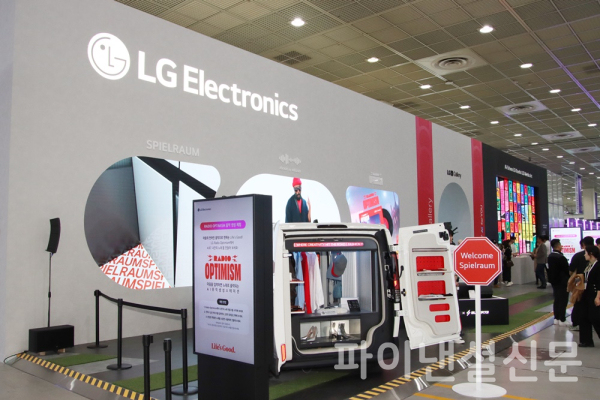 21일 '제56회 한국전자전(Korea Electronics Show 2025)가 열린 서울 삼성동 코엑스에 마련된 LG전자의 대형 전시관 모습 (사진=황병우 기자)