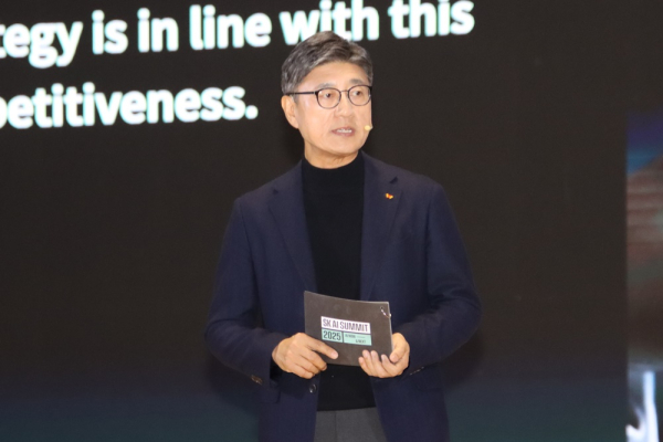 정재헌 SK텔레콤 CEO가 3일 코엑스에서 열린 'SK AI 서밋 2025' 에서 기조연설을 하고 있다. (사진=황병우 기자)