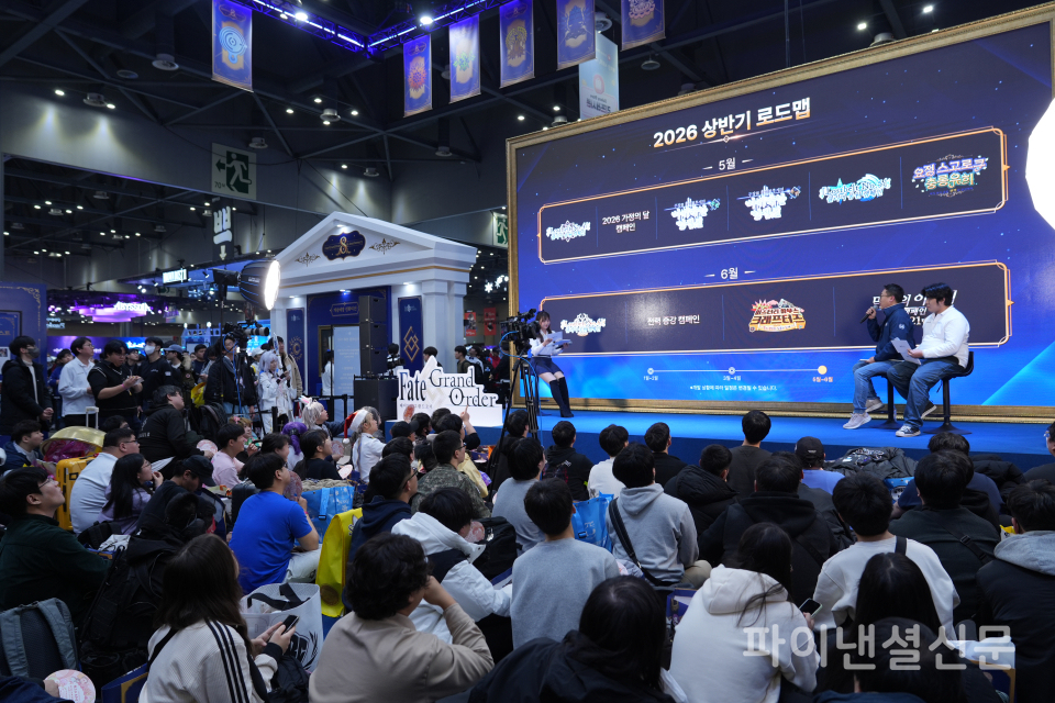 넷마블은 AGF 행사장 내 '페이트/그랜드 오더' 부스에서 공식 방송 vol.19를 생방송으로 진행하고 2026년 상반기 업데이트 계획을 공개했다. (사진=넷마블)