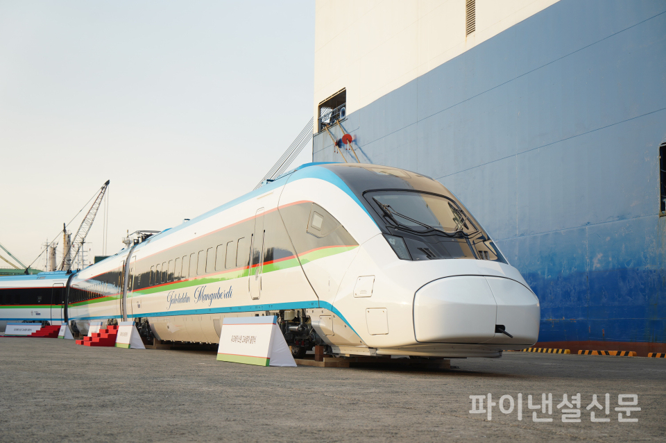 현대로템이 제작한 우즈베키스탄 고속차량 (사진=현대로템)