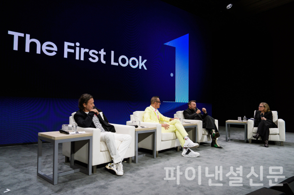삼성전자가 세계 최대 전자 전시회 CES 2026에서 '삼성 기술 포럼(Samsung Tech Forum)'을 갖고 AI 시대에 발맞춘 기술 디자인의 새로운 방향성으로 '인간 중심 디자인(Human Centered Design)' 비전을 제시했다. (왼쪽부터)파비오 노벰브레(Fabio Novembre),  카림 라시드(Karim Rashid), 마우로 포르치니(Mauro Porcini), 데비 밀먼(Debbie Millman) /사진=삼성전자