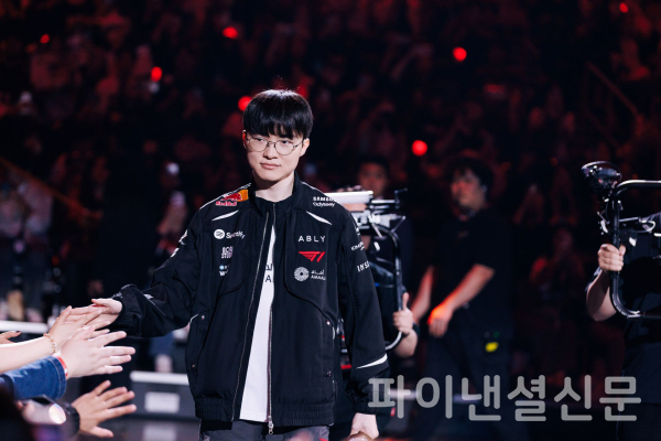 T1 홈그라운드에서 LCK 최초 6천 어시스트를 달성한 ‘페이커’ 이상혁 (사진=라이엇 게임즈)
