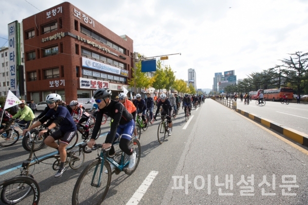 LX와 전주시가 2019년 전주종합경기장에서 개최한 '2019 전주 자전거 한마당'에 참여한 시민들 (사진=LX)