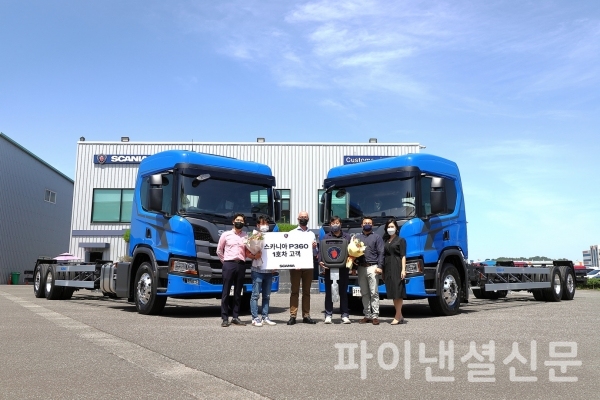 스카니아코리아가 새로운 준대형 트럭 P360 1호차 전달식을 가졌다. (사진=스카니아)