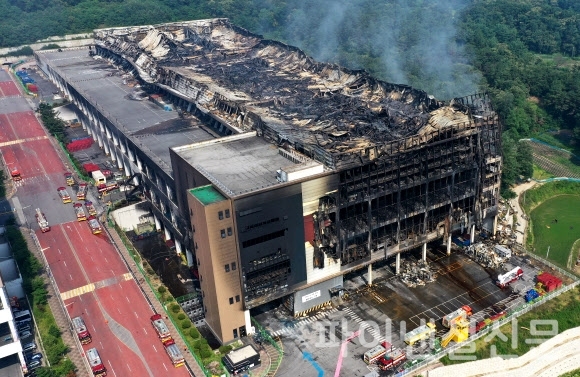 지난 6월 17일 화재가 발생한 경기도 이천시 마장면 쿠팡 덕평물류센터의 진화 후 모습. (사진=연합)