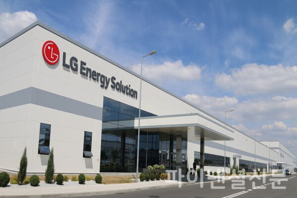 LG에너지솔루션이 LFP(리튬인산철) 배터리 사업 확대에 나선다. 사진은 LG에너지솔루션 미시간 공장 (사진=LG에너지솔루션)