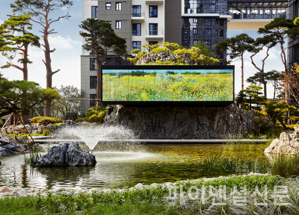 가든베일리, 연못과 초대형 미디어 큐브 (사진=삼성물산 건설부문)