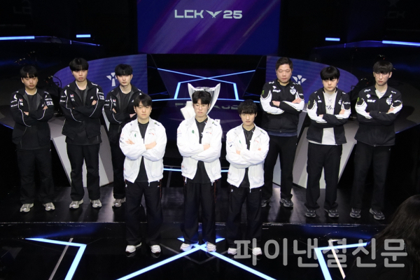 지난 23일 오후 2025 우리은행 LCK 파이널 미디어데이에 참가한 (왼쪽부터)kt 롤스터, 한화생명e스포츠, 젠지가 포즈를 취하고 있다. (사진=황병우 기자)